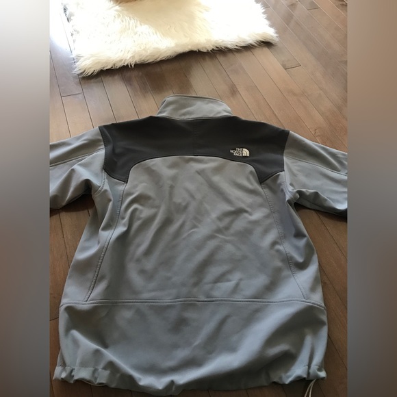 The North Face Light Jacket - Picture 2 of 8